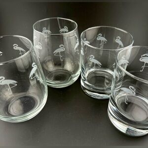 4 Flamingo etched glasses. 2 stemless wine (16oz) 2 Rocks (14oz) laser etched